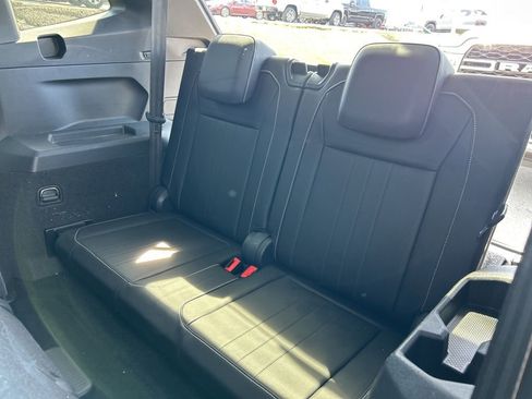 Used 2023 Volkswagen Tiguan SE R-Line image 11