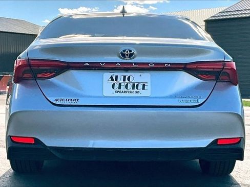 Used 2020 Toyota Avalon Limited image 6