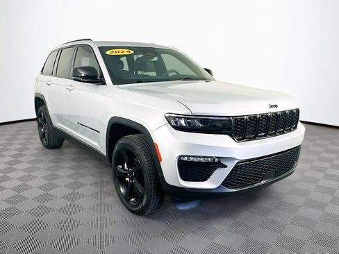 Certified 2024 Jeep Grand Cherokee Limited w/ Black Appearance Package AWD/4WD image 2