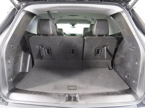 Used 2021 Chevrolet Traverse RS FWD image 28