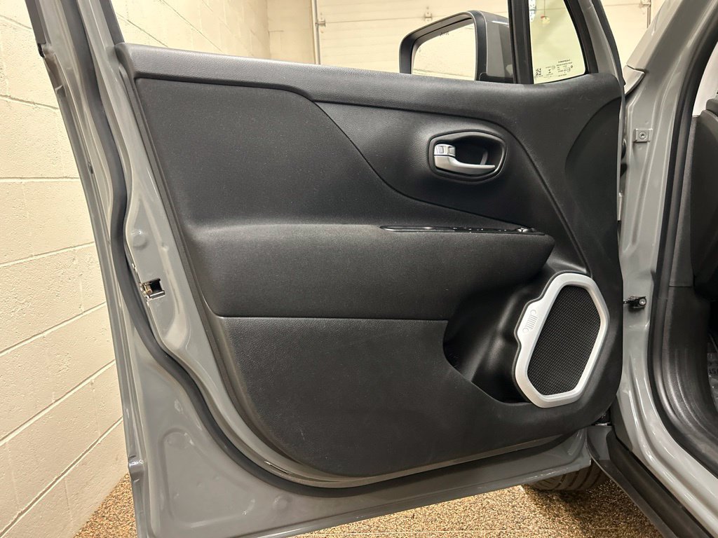 Used 2021 Jeep Renegade Latitude AWD/4WD image 15