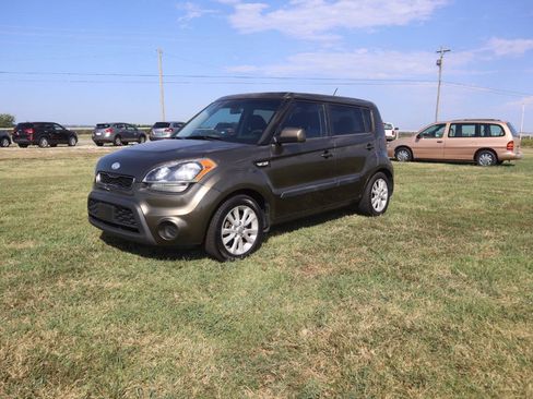 Used 2013 Kia Soul FWD image 21