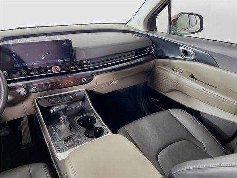 Used 2025 Kia Carnival LXS image 24