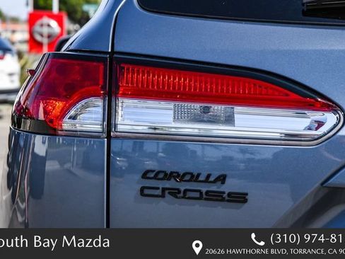 Used 2024 Toyota Corolla Cross AWD Hybrid w/ Moonroof Package image 9