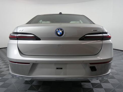 Used 2025 BMW i7 xDrive60 w/ Premium Package image 4