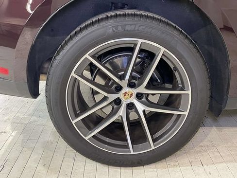 Certified 2026 Porsche Macan AWD/4WD image 11