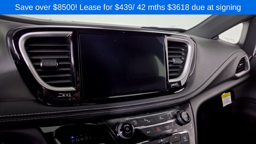 New 2027 Chrysler Pacifica Select AWD/4WD image 24