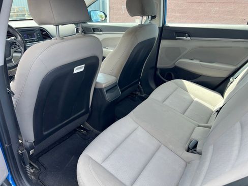 Used 2017 Hyundai Elantra SE FWD image 19