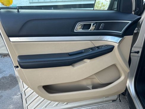 Used 2017 Ford Explorer XLT w/ Equipment Group 202A image 13