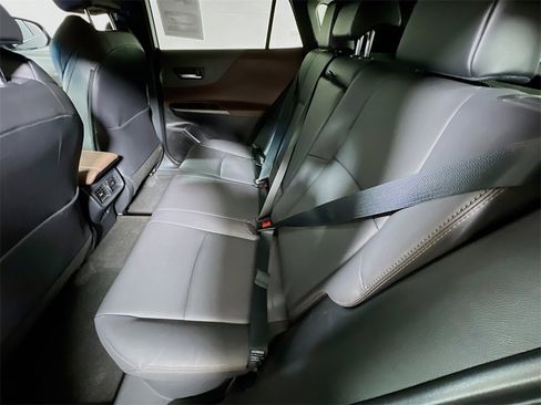 Certified 2024 Toyota Venza XLE image 22