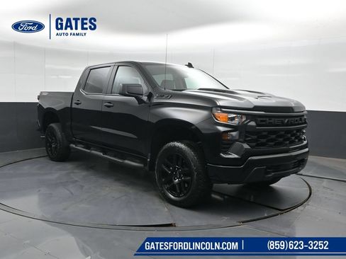 Used 2025 Chevrolet Silverado 1500 Custom Trail Boss w/ Turbomax Blackout Package AWD/4WD image 4