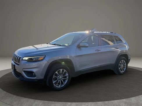 Used 2019 Jeep Cherokee Latitude Plus w/ Cold Weather Group AWD/4WD image 5