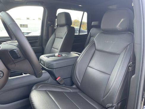 Used 2023 GMC Yukon Denali image 10