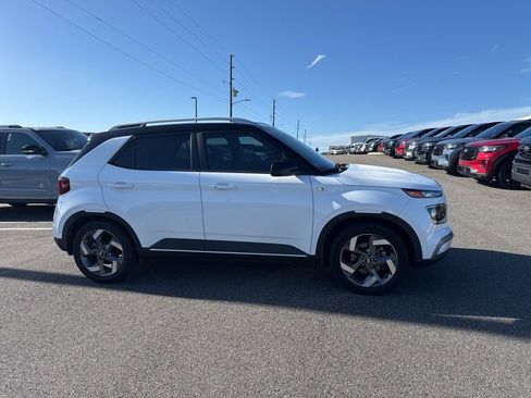 Used 2022 Hyundai Venue Limited image 1