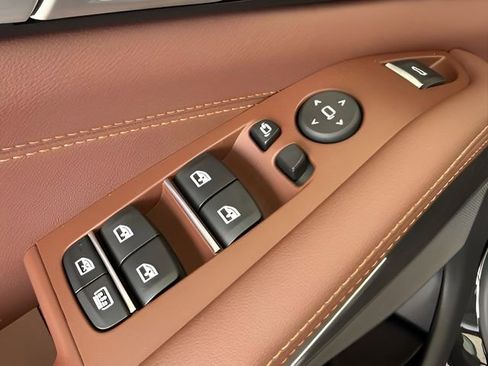 Used 2026 BMW X7 xDrive40i w/ M Sport Package image 17