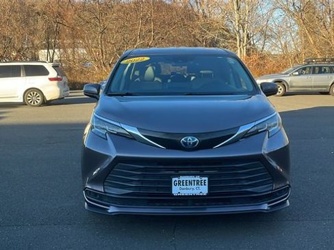 Certified 2022 Toyota Sienna LE image 2