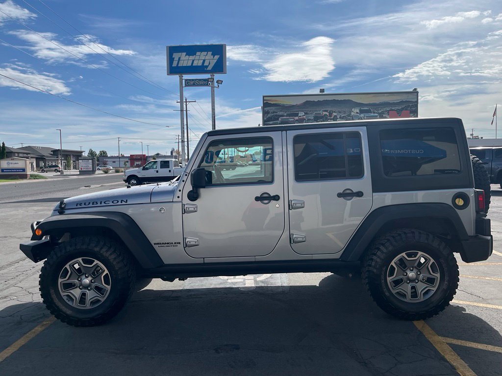 Used 2017 Jeep Wrangler Unlimited Rubicon w/ Cold Weather Group AWD/4WD image 7