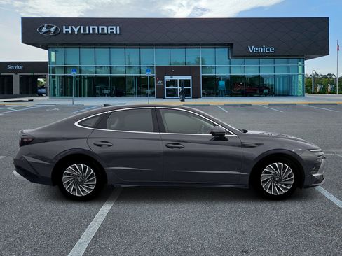New 2026 Hyundai Sonata Limited FWD image 9