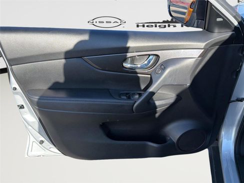 Used 2020 Nissan Rogue S w/ Special Edition Package image 12