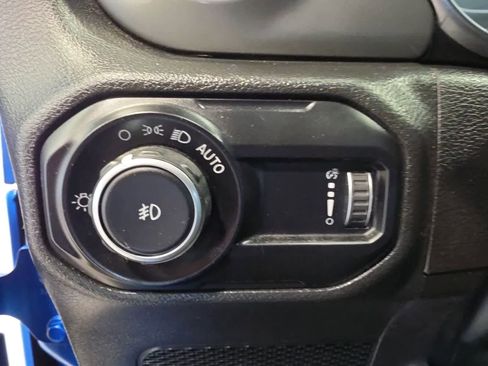 Used 2023 Jeep Wrangler Unlimited Sahara w/ Cold Weather Group AWD/4WD image 18