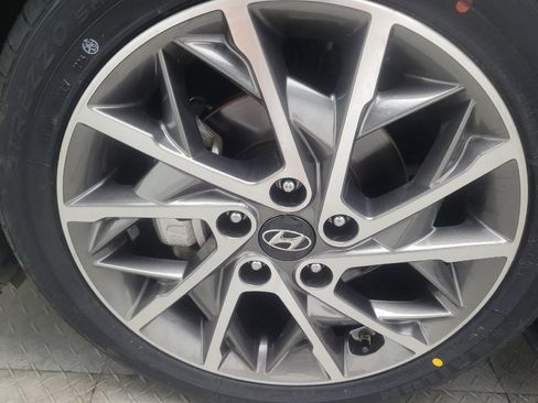 Used 2019 Hyundai Elantra Limited w/ Ultimate Package 02 FWD image 31