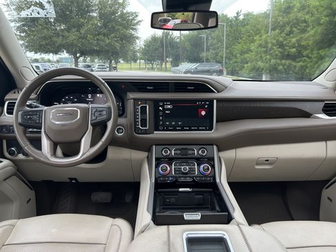 Used 2023 GMC Yukon Denali RWD image 25