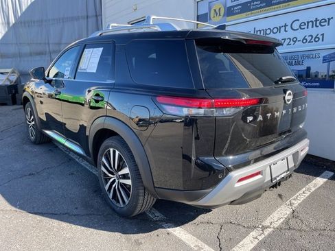 Used 2023 Nissan Pathfinder Platinum image 3