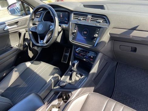 Certified 2022 Volkswagen Tiguan SE R-Line image 26