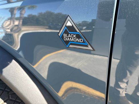 Used 2022 Ford Bronco Black Diamond image 10