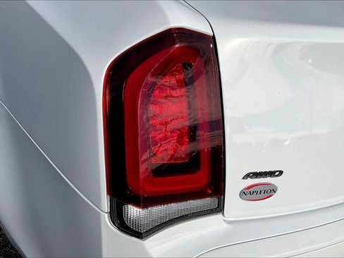 Used 2023 Chrysler 300 Touring L image 30