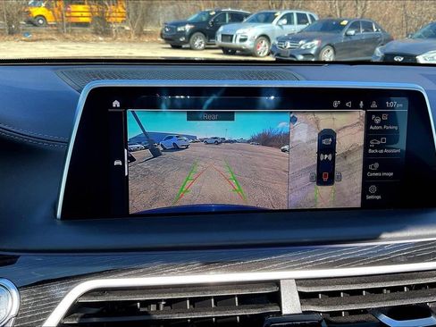 Used 2022 BMW 750i xDrive w/ Luxury Rear Seating Package image 14