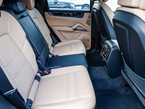 Used 2024 Porsche Cayenne image 18