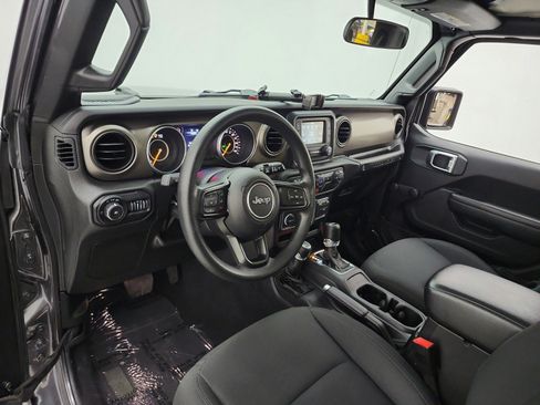 Used 2018 Jeep Wrangler Sport AWD/4WD image 9