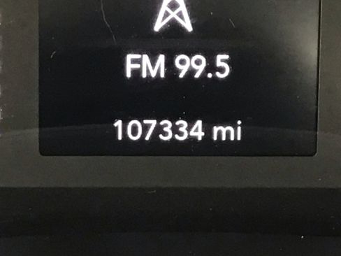 Used 2018 Chrysler Pacifica L FWD image 2