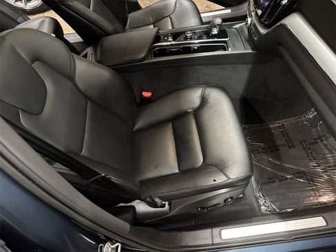 Certified 2023 Volvo XC60 B5 Core w/ Climate Package image 19