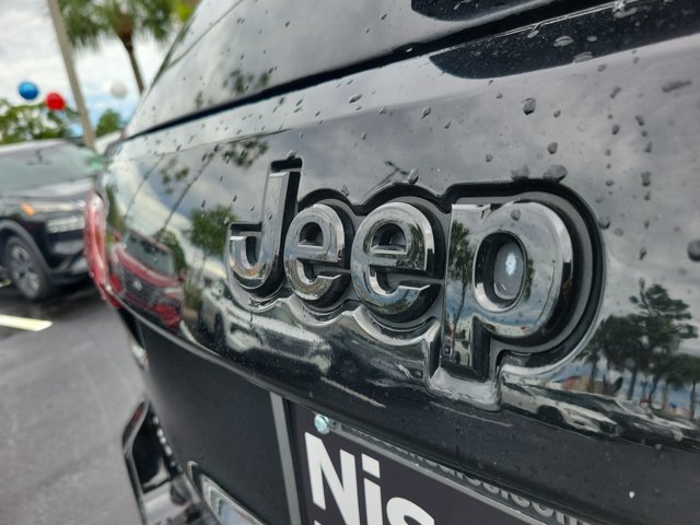 Used 2022 Jeep Grand Cherokee Laredo AWD/4WD image 13