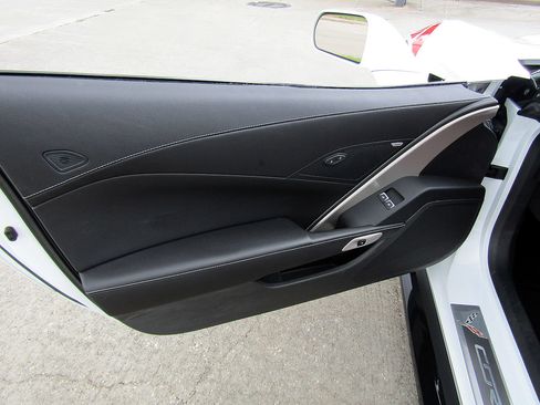 Used 2018 Chevrolet Corvette Grand Sport RWD image 11