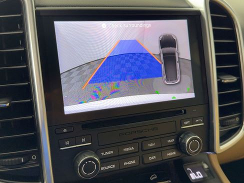 Certified 2018 Porsche Cayenne Platinum Edition image 26