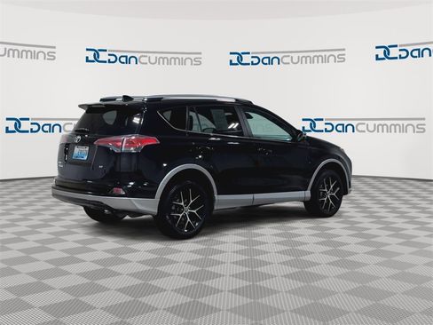 Used 2018 Toyota RAV4 SE image 8
