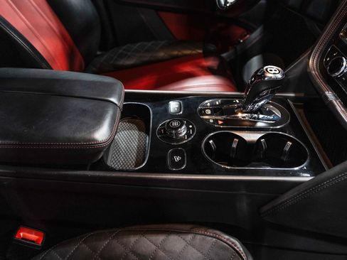 Used 2019 Bentley Bentayga AWD/4WD image 20