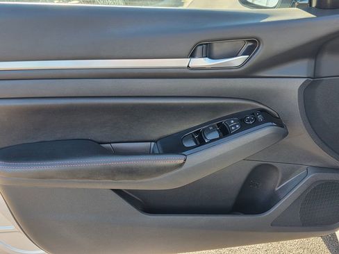 Used 2024 Nissan Altima 2.5 SR image 12