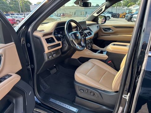 Used 2024 Chevrolet Suburban Premier AWD/4WD image 23