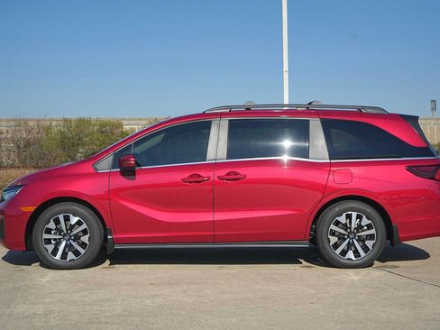 Certified 2026 Honda Odyssey EX-L image 3