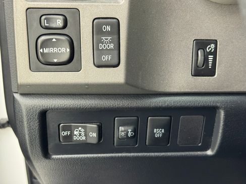 Used 2010 Toyota Tundra w/ SR5 Package image 16