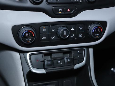 Used 2023 GMC Terrain SLT image 26