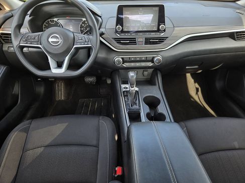 Used 2025 Nissan Altima 2.5 SV FWD image 8