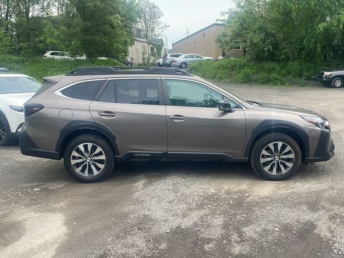 Used 2023 Subaru Outback Limited AWD/4WD image 9
