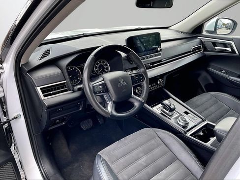 Used 2023 Mitsubishi Outlander SE AWD/4WD image 15