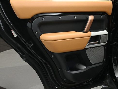 Used 2024 Land Rover Defender 130 S image 13