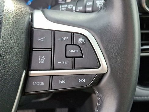 Used 2024 Toyota Highlander XLE image 24